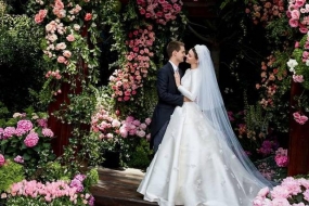 美哭！米兰达·可儿 (Miranda Kerr) 婚纱婚礼首度曝光，和90后富豪老公结婚后的她越活越少女啦！